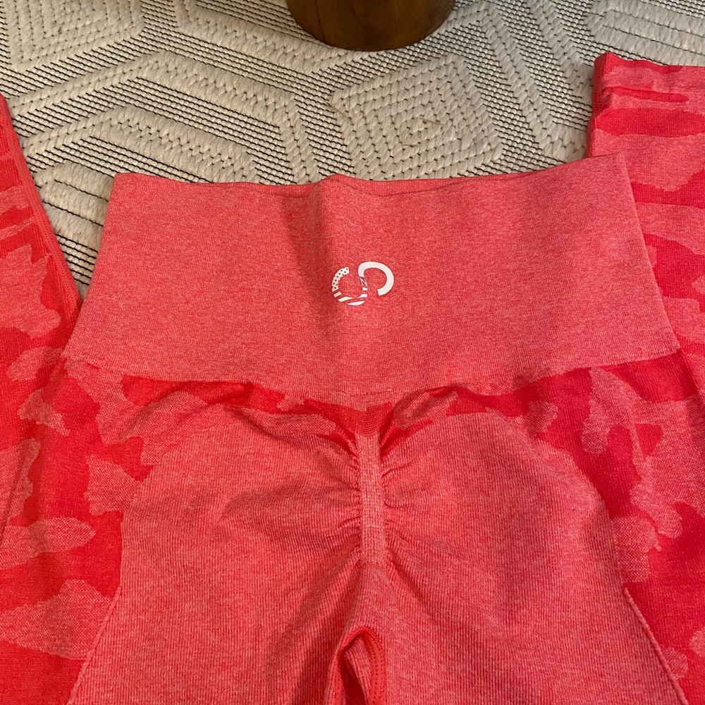 NEW Curves N Combat boots 
 Gym SEAMLESS LEGGINGS WITH SCRUNCH - Picture 4 of 8